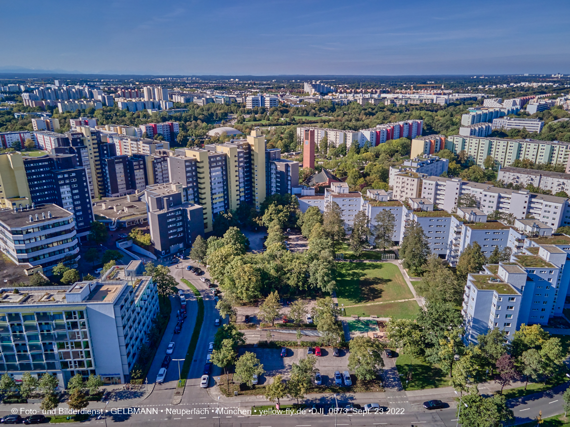 23.09.2022 - Karl-Marx-Ring 53-53c und Studentenwohnheim und Marx-Zentrum in Neuperlach